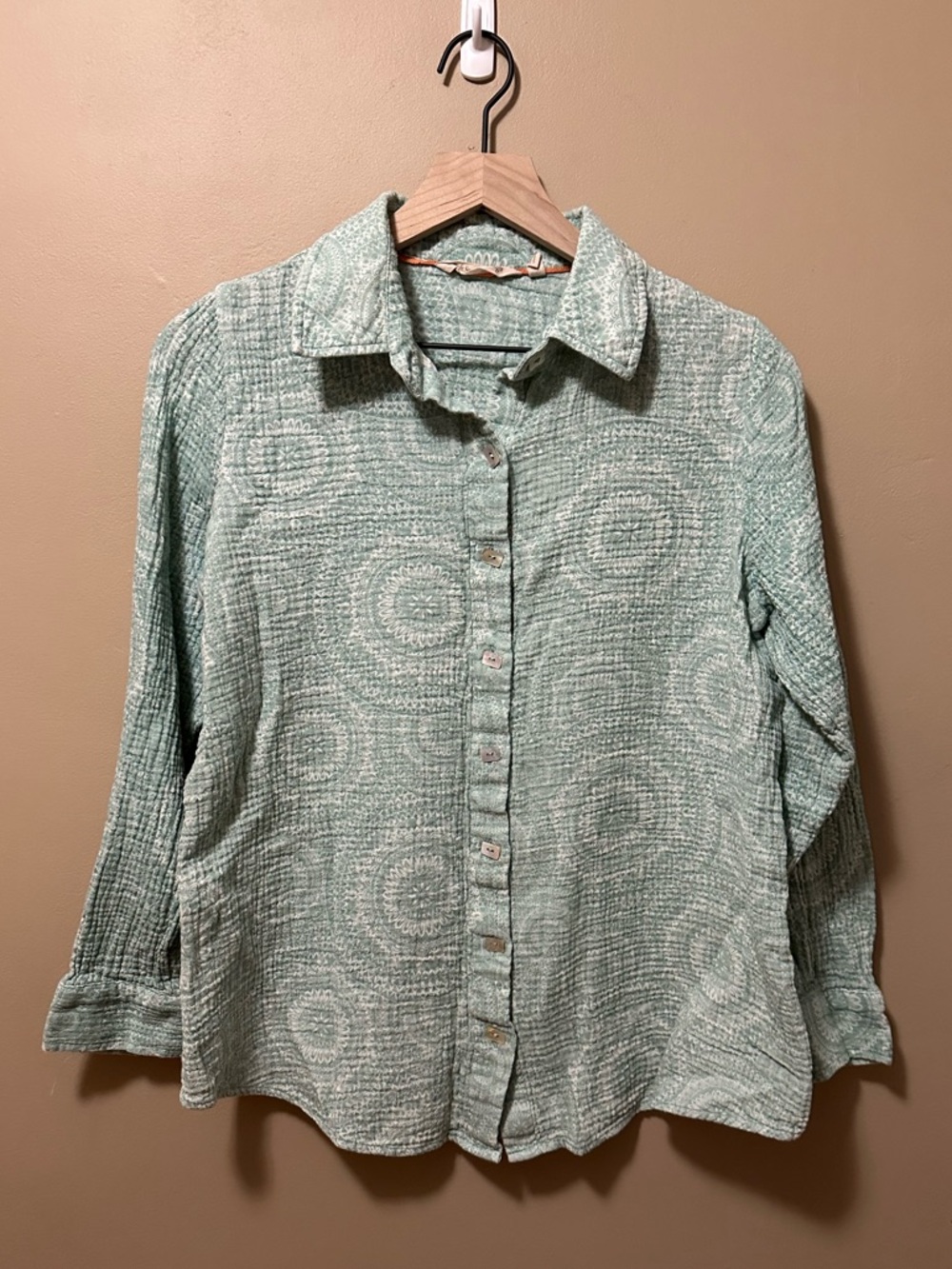 Soft Surroundings light Teal Floral Mandala Patterned Boho Button-Down Shirt